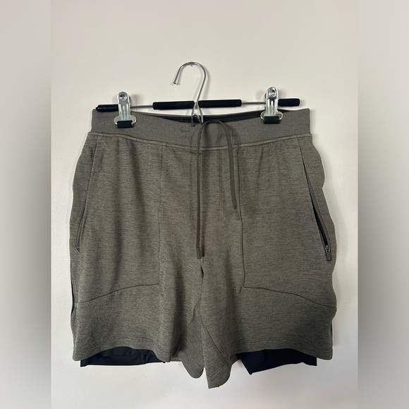Lululemon Textured Tech Short 7" Liner Olive Green Size Medium - Picture 3 of 12